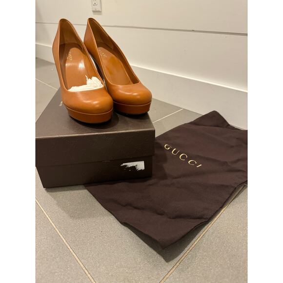 New in Box GUCCI Nappa Betty Plattorm Pumps size 37.5 Caramel Brown $600 - Picture 2 of 6